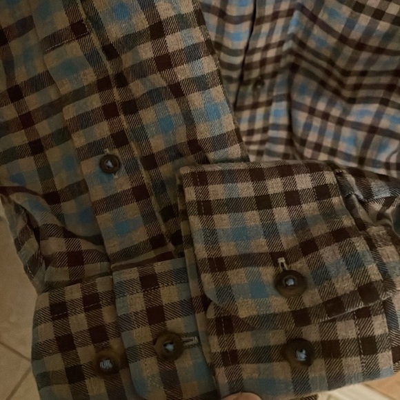 Southern Point men’s flannel button down - Picture 6 of 7